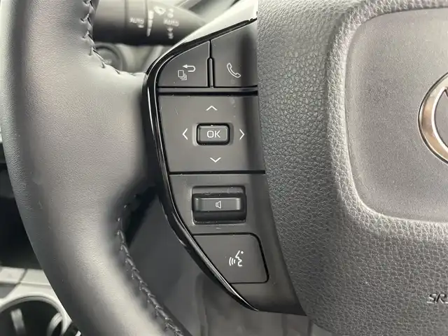 トヨタ プリウス Z 富山県 2024(令6)年 1.6万km プラチナホワイトパールマイカ 12.3インチDA（AM/FM/BT/USB）/・ナビ機能有/・AppleCarplay/・AndroidAuto/フルセグTV（キャンセラー付）/全方位カメラ/プリクラッシュセーフティシステム/レーンキープアシスト/レーダークルーズコントロール/クリアランスソナー/パーキングアシスト/BSM/PDA/RCTA/RCD/PKSB/RSA/LCA/FCTA/安心降車アシスト/周辺車両接近時サポート/後方車両接近告知/ドライブレコーダー/レザーシート/D席メモリ付パワーシート/前席シートヒーター/前席エアシート/ハンドルヒーター/ビルトインETC2.0/ワイヤレス充電/100V電源/横滑り防止装置/コーナーセンサー/パーキングアシスト/電動リアゲート/電格ウィンカーミラー/電動パーキングブレーキ/オートブレーキホールド/LEDヘッドライト/フォグランプ/プッシュスタート/スマートキー/保証書/取扱説明書