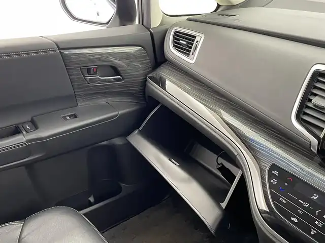 ホンダ オデッセイ アブソルート EX ADV 大分県 2015(平27)年 7.4万km ホワイトオーキッドパール 純正ナビ/（フルセグ/CD/DVD/Bluetooth）/全方位カメラ/フリップダウンモニター/ビルトインETC/前方ドライブレコーダー/衝突軽減ブレーキ/ブラインドスポットモニター/レーダークルーズコントロール/レザーシート/前席シートヒーター/運転席パワーシート/両側パワースライドドア/ステアリングスイッチ/保証書・取扱説明書/カーテンエアバッグ