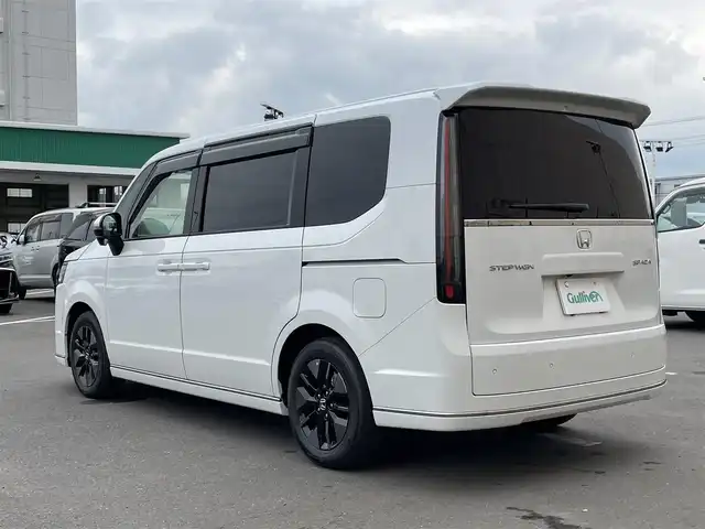 ホンダ ステップワゴン スパーダ 東京都 2025(令7)年 0.1万km パール 純正9型ホンダコネクトナビ＆フルセグ　/・AppleCarPlay＆AndroidAuto/・BluetoothAudio/両側パワースライドドア　/パワーバックドア　/ブラインドスポットモニター　/ホンダセンシング/（安全運転支援システム）/・衝突軽減ブレーキ/・後方誤発進抑制機能/・歩行者事故低減ステアリング/・渋滞追従機能付クルーズコントロール/・車線維持支援システム/・先行者発進お知らせ機能/・誤発進抑制/・近距離衝突軽減ブレーキ/・標識認識機能/撥水ファブリックコンビシート /・前席シートヒーター/・キャプテンシート /・オットマンシート/ＬＥＤヘッドライト /シートバックテーブル/ビルトインETC/プッシュエンジンスタート/スマートキー/保証書＆取説
