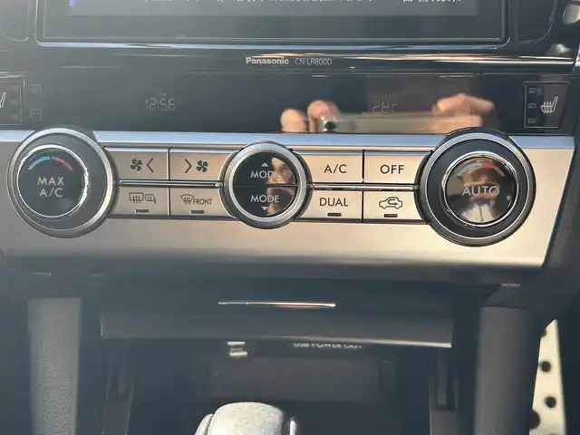 スバル アウトバック リミテッド 埼玉県 2015(平27)年 10.2万km プラチナムグレーM 登録時101725km/4WD/純正ナビ（フルセグTV/AM/FM/BT）/バックカメラ/純正18インチアルミ/ルーフレール/黒レザーシート/前席パワーシート/前席シートヒーター/パワーバックドア/衝突軽減ブレーキ/追従クルーズコントロール/アクティブレーンキープ/前方ドライブレコーダー/ビルトインETC/パドルシフト/MT付きAT/純正LEDヘッドライト/純正フロアマット/純正ドアバイザー/ルーフレール/フォグランプ/Aストップ/スマートキー/Pスタート/スペアキー1本/保証書/車両取扱説明書