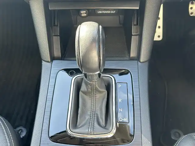 スバル アウトバック リミテッド 埼玉県 2015(平27)年 10.2万km プラチナムグレーM 登録時101725km/4WD/純正ナビ（フルセグTV/AM/FM/BT）/バックカメラ/純正18インチアルミ/ルーフレール/黒レザーシート/前席パワーシート/前席シートヒーター/パワーバックドア/衝突軽減ブレーキ/追従クルーズコントロール/アクティブレーンキープ/前方ドライブレコーダー/ビルトインETC/パドルシフト/MT付きAT/純正LEDヘッドライト/純正フロアマット/純正ドアバイザー/ルーフレール/フォグランプ/Aストップ/スマートキー/Pスタート/スペアキー1本/保証書/車両取扱説明書