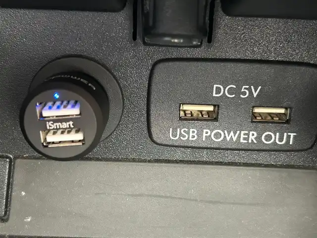 スバル アウトバック リミテッド 埼玉県 2015(平27)年 10.2万km プラチナムグレーM 登録時101725km/4WD/純正ナビ（フルセグTV/AM/FM/BT）/バックカメラ/純正18インチアルミ/ルーフレール/黒レザーシート/前席パワーシート/前席シートヒーター/パワーバックドア/衝突軽減ブレーキ/追従クルーズコントロール/アクティブレーンキープ/前方ドライブレコーダー/ビルトインETC/パドルシフト/MT付きAT/純正LEDヘッドライト/純正フロアマット/純正ドアバイザー/ルーフレール/フォグランプ/Aストップ/スマートキー/Pスタート/スペアキー1本/保証書/車両取扱説明書