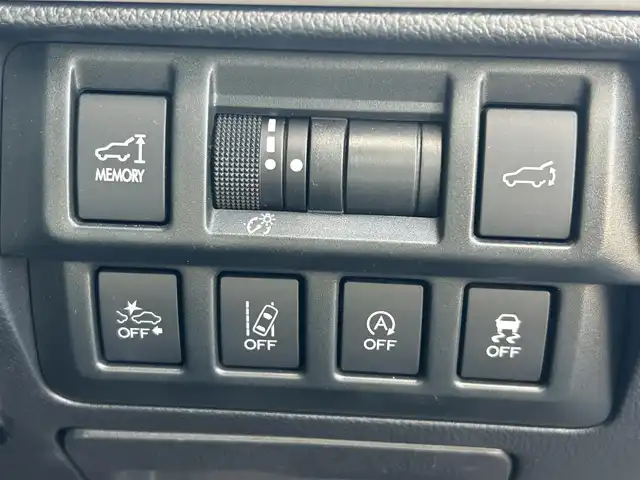 スバル アウトバック リミテッド 埼玉県 2015(平27)年 10.2万km プラチナムグレーM 登録時101725km/4WD/純正ナビ（フルセグTV/AM/FM/BT）/バックカメラ/純正18インチアルミ/ルーフレール/黒レザーシート/前席パワーシート/前席シートヒーター/パワーバックドア/衝突軽減ブレーキ/追従クルーズコントロール/アクティブレーンキープ/前方ドライブレコーダー/ビルトインETC/パドルシフト/MT付きAT/純正LEDヘッドライト/純正フロアマット/純正ドアバイザー/ルーフレール/フォグランプ/Aストップ/スマートキー/Pスタート/スペアキー1本/保証書/車両取扱説明書