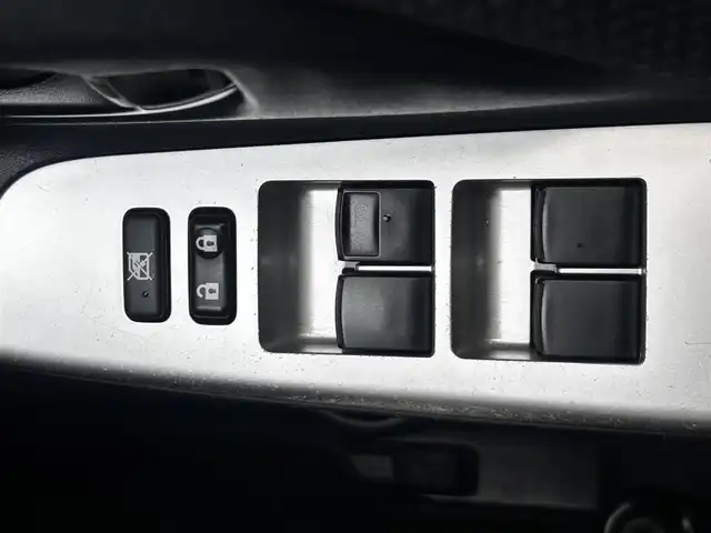 トヨタ ヴィッツ F 静岡県 2015(平27)年 12.5万km スーパーホワイトⅡ ユーザー買取車両/純正SDナビ（NSZN-W64T）/[AM/FM/TV/BT/CD]/アイドリンクストップ/リモコンキー/バックカメラ/ETC/横滑り防止装置/保証書/取扱説明書