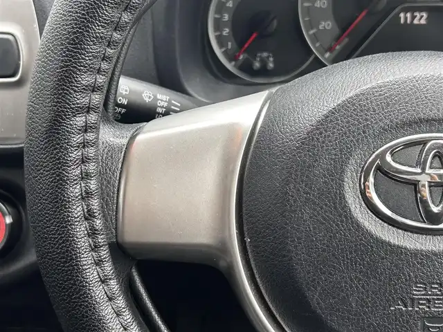 トヨタ ヴィッツ F 静岡県 2015(平27)年 12.5万km スーパーホワイトⅡ ユーザー買取車両/純正SDナビ（NSZN-W64T）/[AM/FM/TV/BT/CD]/アイドリンクストップ/リモコンキー/バックカメラ/ETC/横滑り防止装置/保証書/取扱説明書