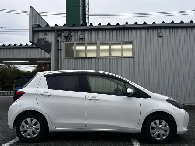 トヨタ ヴィッツ F 静岡県 2015(平27)年 12.5万km スーパーホワイトⅡ ユーザー買取車両/純正SDナビ（NSZN-W64T）/[AM/FM/TV/BT/CD]/アイドリンクストップ/リモコンキー/バックカメラ/ETC/横滑り防止装置/保証書/取扱説明書