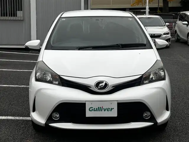 トヨタ ヴィッツ F 静岡県 2015(平27)年 12.5万km スーパーホワイトⅡ ユーザー買取車両/純正SDナビ（NSZN-W64T）/[AM/FM/TV/BT/CD]/アイドリンクストップ/リモコンキー/バックカメラ/ETC/横滑り防止装置/保証書/取扱説明書