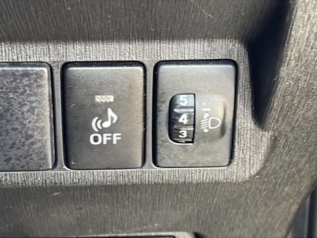 トヨタ プリウス α S 千葉県 2015(平27)年 3.5万km ホワイトパールクリスタルシャイン アルパイン９インチナビ/フルセグTV/Bluetooth/CD/DVD/HDMI/バックカメラ/前後コーナーセンサー/ビルトインETC/横滑り防止装置/盗難防止装置/オートライト/LEDフォグランプ/ALLオートウィンドウ/プッシュスタート/スマートキー/スペアキー１本/ウィンカーミラー/電動格納ミラー/純正フロアマット/純正ドアバイザー/保証書/取扱説明書