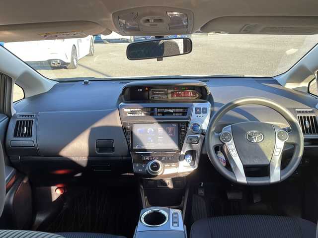 トヨタ プリウス α S 千葉県 2015(平27)年 3.5万km ホワイトパールクリスタルシャイン アルパイン９インチナビ/フルセグTV/Bluetooth/CD/DVD/HDMI/バックカメラ/前後コーナーセンサー/ビルトインETC/横滑り防止装置/盗難防止装置/オートライト/LEDフォグランプ/ALLオートウィンドウ/プッシュスタート/スマートキー/スペアキー１本/ウィンカーミラー/電動格納ミラー/純正フロアマット/純正ドアバイザー/保証書/取扱説明書