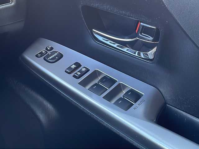 トヨタ プリウス α S 千葉県 2015(平27)年 3.5万km ホワイトパールクリスタルシャイン アルパイン９インチナビ/フルセグTV/Bluetooth/CD/DVD/HDMI/バックカメラ/前後コーナーセンサー/ビルトインETC/横滑り防止装置/盗難防止装置/オートライト/LEDフォグランプ/ALLオートウィンドウ/プッシュスタート/スマートキー/スペアキー１本/ウィンカーミラー/電動格納ミラー/純正フロアマット/純正ドアバイザー/保証書/取扱説明書