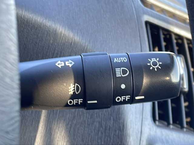 トヨタ プリウス α S 千葉県 2015(平27)年 3.5万km ホワイトパールクリスタルシャイン アルパイン９インチナビ/フルセグTV/Bluetooth/CD/DVD/HDMI/バックカメラ/前後コーナーセンサー/ビルトインETC/横滑り防止装置/盗難防止装置/オートライト/LEDフォグランプ/ALLオートウィンドウ/プッシュスタート/スマートキー/スペアキー１本/ウィンカーミラー/電動格納ミラー/純正フロアマット/純正ドアバイザー/保証書/取扱説明書