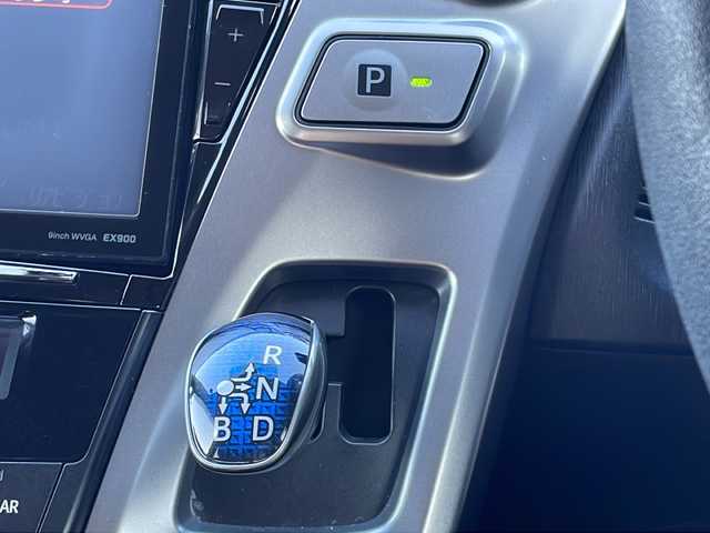 トヨタ プリウス α S 千葉県 2015(平27)年 3.5万km ホワイトパールクリスタルシャイン アルパイン９インチナビ/フルセグTV/Bluetooth/CD/DVD/HDMI/バックカメラ/前後コーナーセンサー/ビルトインETC/横滑り防止装置/盗難防止装置/オートライト/LEDフォグランプ/ALLオートウィンドウ/プッシュスタート/スマートキー/スペアキー１本/ウィンカーミラー/電動格納ミラー/純正フロアマット/純正ドアバイザー/保証書/取扱説明書