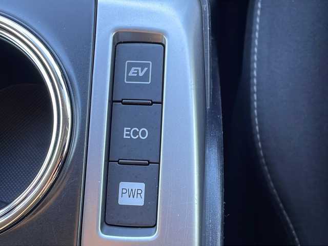 トヨタ プリウス α S 千葉県 2015(平27)年 3.5万km ホワイトパールクリスタルシャイン アルパイン９インチナビ/フルセグTV/Bluetooth/CD/DVD/HDMI/バックカメラ/前後コーナーセンサー/ビルトインETC/横滑り防止装置/盗難防止装置/オートライト/LEDフォグランプ/ALLオートウィンドウ/プッシュスタート/スマートキー/スペアキー１本/ウィンカーミラー/電動格納ミラー/純正フロアマット/純正ドアバイザー/保証書/取扱説明書