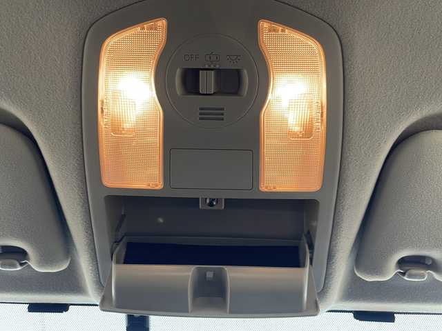 トヨタ プリウス α S 千葉県 2015(平27)年 3.5万km ホワイトパールクリスタルシャイン アルパイン９インチナビ/フルセグTV/Bluetooth/CD/DVD/HDMI/バックカメラ/前後コーナーセンサー/ビルトインETC/横滑り防止装置/盗難防止装置/オートライト/LEDフォグランプ/ALLオートウィンドウ/プッシュスタート/スマートキー/スペアキー１本/ウィンカーミラー/電動格納ミラー/純正フロアマット/純正ドアバイザー/保証書/取扱説明書