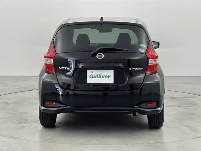 日産 ノート e－パワー X 福岡県 2017(平29)年 3.5万km スーパーブラック 社外ナビ（ＢＴ，フルセグＴＶ）　/バックカメラ　/ＥＴＣ　/衝突被害軽減ブレーキ　/レーンキープ　/横滑り防止装置　/社外１４インチアルミホイール　/エンジンスタートボタン　/純正フロアマット　/ＬＥＤヘッドライト