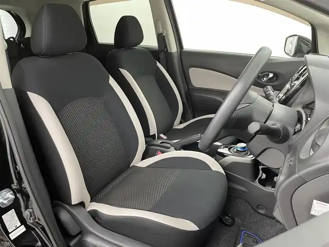 日産 ノート e－パワー X 福岡県 2017(平29)年 3.5万km スーパーブラック 社外ナビ（ＢＴ，フルセグＴＶ）　/バックカメラ　/ＥＴＣ　/衝突被害軽減ブレーキ　/レーンキープ　/横滑り防止装置　/社外１４インチアルミホイール　/エンジンスタートボタン　/純正フロアマット　/ＬＥＤヘッドライト