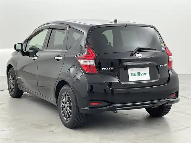 日産 ノート e－パワー X 福岡県 2017(平29)年 3.5万km スーパーブラック 社外ナビ（ＢＴ，フルセグＴＶ）　/バックカメラ　/ＥＴＣ　/衝突被害軽減ブレーキ　/レーンキープ　/横滑り防止装置　/社外１４インチアルミホイール　/エンジンスタートボタン　/純正フロアマット　/ＬＥＤヘッドライト