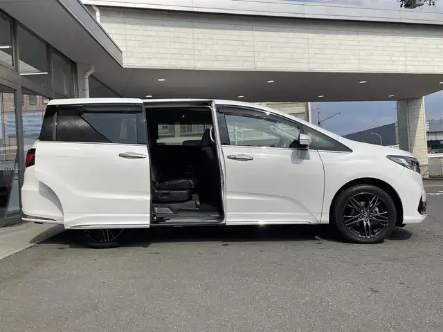 ホンダ オデッセイ アブソルート EX 青森県 2022(令4)年 3.3万km プラチナホワイトパール ４WD/純正ディーラーOPナビ(CD/DVD/BT/フルセグ)/15.6インチリア席モニター/両側パワースライドドア/ジェスチャーコントロールスライドドア/アダプティブクルーズコントロール/レーンキープアシスト/パーキングアシスト/クリアランスソナー/ブラインドスポットモニター/マルチビューモニター（フロント/バック/サイド/全周囲）/ビルトインETC2.0/アイドリングストップ/ECONモード/前席シートヒーター/ハーフレザーシート/革巻きステアリング/ステアリングリモコン/パドルシフト/プッシュスタート/スマートキー/LEDヘッドライト/オートライト/フォグランプ/純正フロアマット/ドアバイザー/18インチアルミホイール/社外AW付冬タイヤ積込/純正エンジンスターター/スペアキー