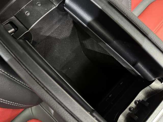 メルセデス・ベンツ Ｍ・ベンツ ＧＬＡ２００ｄ 4マチック AMGライン 千葉県 2023(令5)年 3.7万km デニムブルー ＡＭＧライン　/パノラマＳＲ　/アドバンスドＰＫＧ　/赤革　/ナビ　/ＴＶ　/３６０°ＨＵＤ　/シートヒーター　/電動リアゲート　/アンビエントライト　/ＬＥＤライト　/衝突軽減Ｂ　/ＢＳＭ　/ＬＫＡ　/ＥＴＣ/ドラレコ/禁煙車