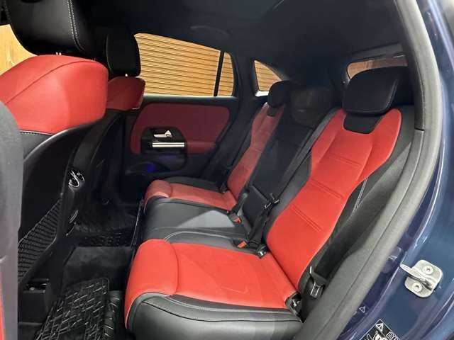 メルセデス・ベンツ Ｍ・ベンツ ＧＬＡ２００ｄ 4マチック AMGライン 千葉県 2023(令5)年 3.7万km デニムブルー ＡＭＧライン　/パノラマＳＲ　/アドバンスドＰＫＧ　/赤革　/ナビ　/ＴＶ　/３６０°ＨＵＤ　/シートヒーター　/電動リアゲート　/アンビエントライト　/ＬＥＤライト　/衝突軽減Ｂ　/ＢＳＭ　/ＬＫＡ　/ＥＴＣ/ドラレコ/禁煙車