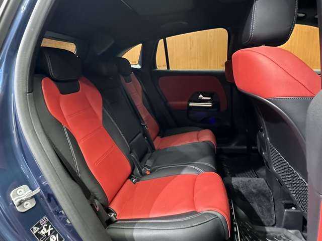 メルセデス・ベンツ Ｍ・ベンツ ＧＬＡ２００ｄ 4マチック AMGライン 千葉県 2023(令5)年 3.7万km デニムブルー ＡＭＧライン　/パノラマＳＲ　/アドバンスドＰＫＧ　/赤革　/ナビ　/ＴＶ　/３６０°ＨＵＤ　/シートヒーター　/電動リアゲート　/アンビエントライト　/ＬＥＤライト　/衝突軽減Ｂ　/ＢＳＭ　/ＬＫＡ　/ＥＴＣ/ドラレコ/禁煙車