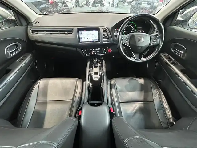 ホンダ ヴェゼル ハイブリッド Z ホンダセンシング 熊本県 2018(平30)年 9.8万km プラチナホワイトパール 4WD/ホンダセンシング/プッシュスタート/純正ナビ/（CD・DVD・フルセグTV・BTオーディオ・SD）/バックカメラ/ビルトインETC/ドライブレコーダー/純正17インチAW/レーダークルーズ/パドルシフト/レザー調シートカバー/前席シートヒーター/LEDヘッドライト/オートライト/LEDフォグライト/横滑り防止装置/ウィンカーミラー/純正フロアマット/純正ドアバイザー/新車保証書/取扱説明書/スマートスペアキー×1本