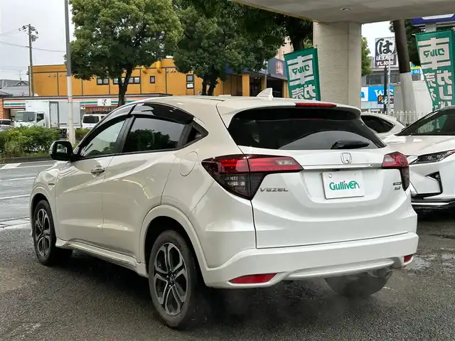 ホンダ ヴェゼル ハイブリッド Z ホンダセンシング 熊本県 2018(平30)年 9.8万km プラチナホワイトパール 4WD/ホンダセンシング/プッシュスタート/純正ナビ/（CD・DVD・フルセグTV・BTオーディオ・SD）/バックカメラ/ビルトインETC/ドライブレコーダー/純正17インチAW/レーダークルーズ/パドルシフト/レザー調シートカバー/前席シートヒーター/LEDヘッドライト/オートライト/LEDフォグライト/横滑り防止装置/ウィンカーミラー/純正フロアマット/純正ドアバイザー/新車保証書/取扱説明書/スマートスペアキー×1本