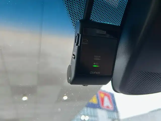 ホンダ ヴェゼル ハイブリッド Z ホンダセンシング 熊本県 2018(平30)年 9.8万km プラチナホワイトパール 4WD/ホンダセンシング/プッシュスタート/純正ナビ/（CD・DVD・フルセグTV・BTオーディオ・SD）/バックカメラ/ビルトインETC/ドライブレコーダー/純正17インチAW/レーダークルーズ/パドルシフト/レザー調シートカバー/前席シートヒーター/LEDヘッドライト/オートライト/LEDフォグライト/横滑り防止装置/ウィンカーミラー/純正フロアマット/純正ドアバイザー/新車保証書/取扱説明書/スマートスペアキー×1本
