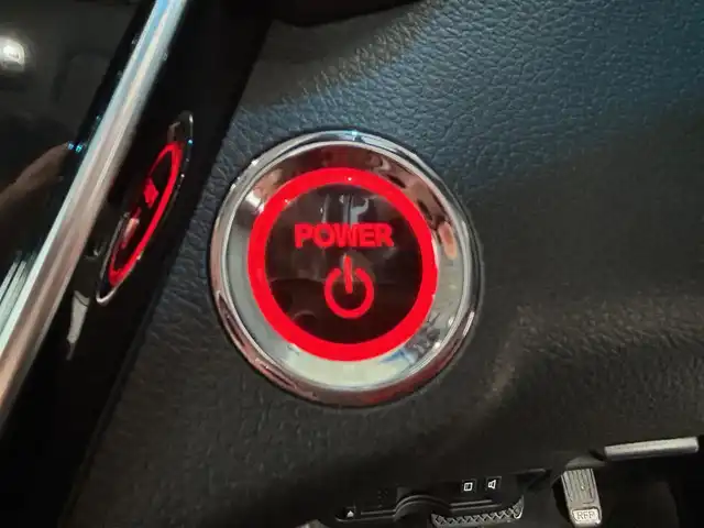ホンダ ヴェゼル ハイブリッド Z ホンダセンシング 熊本県 2018(平30)年 9.8万km プラチナホワイトパール 4WD/ホンダセンシング/プッシュスタート/純正ナビ/（CD・DVD・フルセグTV・BTオーディオ・SD）/バックカメラ/ビルトインETC/ドライブレコーダー/純正17インチAW/レーダークルーズ/パドルシフト/レザー調シートカバー/前席シートヒーター/LEDヘッドライト/オートライト/LEDフォグライト/横滑り防止装置/ウィンカーミラー/純正フロアマット/純正ドアバイザー/新車保証書/取扱説明書/スマートスペアキー×1本