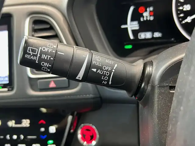 ホンダ ヴェゼル ハイブリッド Z ホンダセンシング 熊本県 2018(平30)年 9.8万km プラチナホワイトパール 4WD/ホンダセンシング/プッシュスタート/純正ナビ/（CD・DVD・フルセグTV・BTオーディオ・SD）/バックカメラ/ビルトインETC/ドライブレコーダー/純正17インチAW/レーダークルーズ/パドルシフト/レザー調シートカバー/前席シートヒーター/LEDヘッドライト/オートライト/LEDフォグライト/横滑り防止装置/ウィンカーミラー/純正フロアマット/純正ドアバイザー/新車保証書/取扱説明書/スマートスペアキー×1本