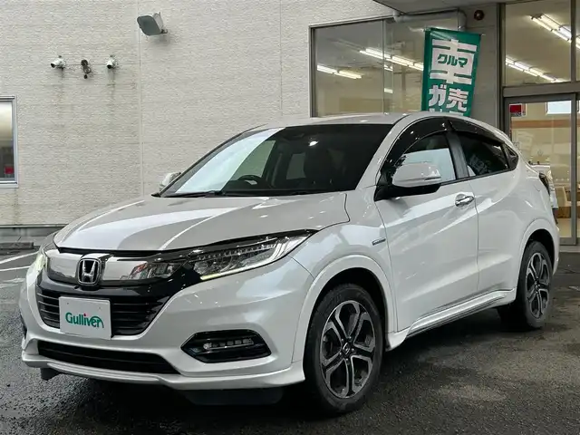 ホンダ ヴェゼル ハイブリッド Z ホンダセンシング 熊本県 2018(平30)年 9.8万km プラチナホワイトパール 4WD/ホンダセンシング/プッシュスタート/純正ナビ/（CD・DVD・フルセグTV・BTオーディオ・SD）/バックカメラ/ビルトインETC/ドライブレコーダー/純正17インチAW/レーダークルーズ/パドルシフト/レザー調シートカバー/前席シートヒーター/LEDヘッドライト/オートライト/LEDフォグライト/横滑り防止装置/ウィンカーミラー/純正フロアマット/純正ドアバイザー/新車保証書/取扱説明書/スマートスペアキー×1本