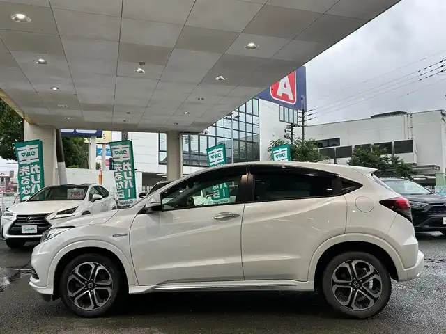 ホンダ ヴェゼル ハイブリッド Z ホンダセンシング 熊本県 2018(平30)年 9.8万km プラチナホワイトパール 4WD/ホンダセンシング/プッシュスタート/純正ナビ/（CD・DVD・フルセグTV・BTオーディオ・SD）/バックカメラ/ビルトインETC/ドライブレコーダー/純正17インチAW/レーダークルーズ/パドルシフト/レザー調シートカバー/前席シートヒーター/LEDヘッドライト/オートライト/LEDフォグライト/横滑り防止装置/ウィンカーミラー/純正フロアマット/純正ドアバイザー/新車保証書/取扱説明書/スマートスペアキー×1本