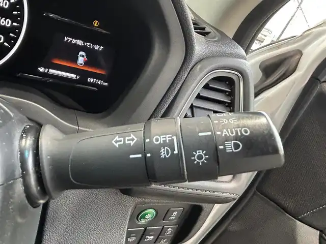 ホンダ ヴェゼル ハイブリッド Z ホンダセンシング 熊本県 2018(平30)年 9.8万km プラチナホワイトパール 4WD/ホンダセンシング/プッシュスタート/純正ナビ/（CD・DVD・フルセグTV・BTオーディオ・SD）/バックカメラ/ビルトインETC/ドライブレコーダー/純正17インチAW/レーダークルーズ/パドルシフト/レザー調シートカバー/前席シートヒーター/LEDヘッドライト/オートライト/LEDフォグライト/横滑り防止装置/ウィンカーミラー/純正フロアマット/純正ドアバイザー/新車保証書/取扱説明書/スマートスペアキー×1本