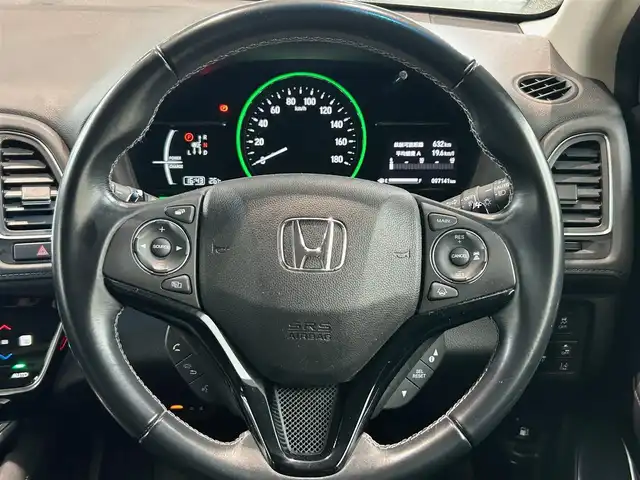 ホンダ ヴェゼル ハイブリッド Z ホンダセンシング 熊本県 2018(平30)年 9.8万km プラチナホワイトパール 4WD/ホンダセンシング/プッシュスタート/純正ナビ/（CD・DVD・フルセグTV・BTオーディオ・SD）/バックカメラ/ビルトインETC/ドライブレコーダー/純正17インチAW/レーダークルーズ/パドルシフト/レザー調シートカバー/前席シートヒーター/LEDヘッドライト/オートライト/LEDフォグライト/横滑り防止装置/ウィンカーミラー/純正フロアマット/純正ドアバイザー/新車保証書/取扱説明書/スマートスペアキー×1本