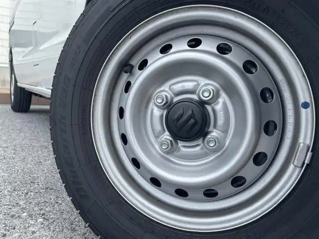 スズキ エブリイ PA 滋賀県 2024(令6)年 0.1万km スペリアホワイト 純正オーディオ/（AM/FM）/両側スライドドア/プリクラッシュブレーキアシスト/横滑り防止装置/レーンキープアシスト/コーナーセンサー/アイドリングストップ/ヘッドライトレベリング/オートライト/オートマチックハイビーム/ハロゲンヘッドライト/シガーソケット/純正フロアマット/後席フルフラットシート/マニュアルエアコン/マニュアルウインドウ/パワーステアリング