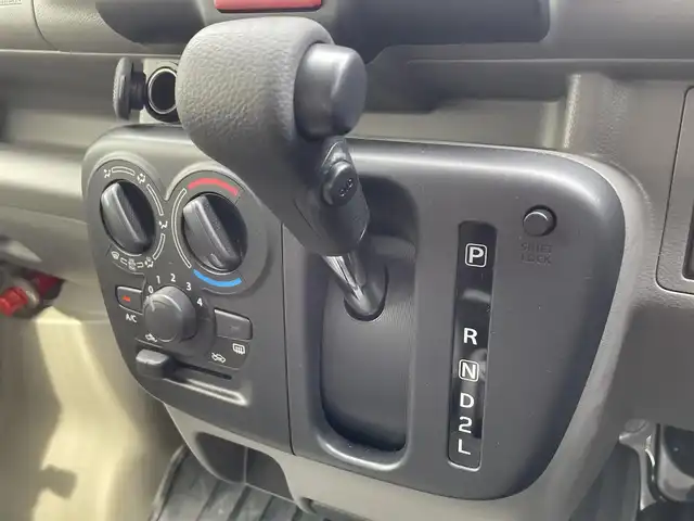 スズキ エブリイ PA 滋賀県 2024(令6)年 0.1万km スペリアホワイト 純正オーディオ/（AM/FM）/両側スライドドア/プリクラッシュブレーキアシスト/横滑り防止装置/レーンキープアシスト/コーナーセンサー/アイドリングストップ/ヘッドライトレベリング/オートライト/オートマチックハイビーム/ハロゲンヘッドライト/シガーソケット/純正フロアマット/後席フルフラットシート/マニュアルエアコン/マニュアルウインドウ/パワーステアリング