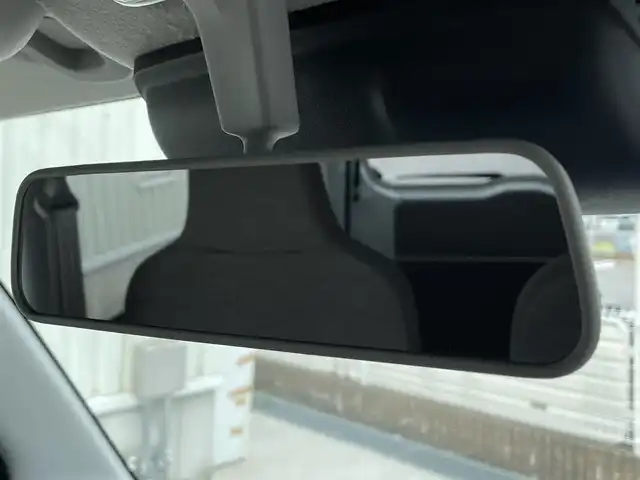 スズキ エブリイ PA 滋賀県 2024(令6)年 0.1万km スペリアホワイト 純正オーディオ/（AM/FM）/両側スライドドア/プリクラッシュブレーキアシスト/横滑り防止装置/レーンキープアシスト/コーナーセンサー/アイドリングストップ/ヘッドライトレベリング/オートライト/オートマチックハイビーム/ハロゲンヘッドライト/シガーソケット/純正フロアマット/後席フルフラットシート/マニュアルエアコン/マニュアルウインドウ/パワーステアリング