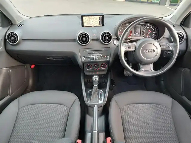 アウディ Ａ１ SB 1．0TFSI 東京都 2015(平27)年 2.2万km キャンディホワイト 純正ＨＤＤナビ/フルセグＴＶ/障害物センサー/ＨＩＤライト/ＥＴＣ/純正アルミホイール/横滑り防止装置