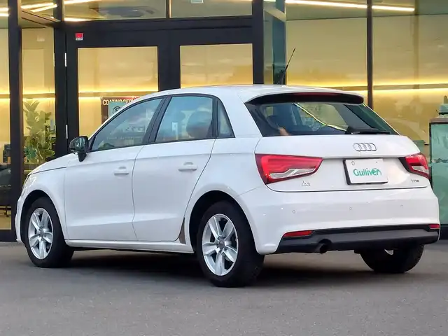 アウディ Ａ１ SB 1．0TFSI 東京都 2015(平27)年 2.2万km キャンディホワイト 純正ＨＤＤナビ/フルセグＴＶ/障害物センサー/ＨＩＤライト/ＥＴＣ/純正アルミホイール/横滑り防止装置