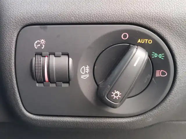 アウディ Ａ１ SB 1．0TFSI 東京都 2015(平27)年 2.2万km キャンディホワイト 純正ＨＤＤナビ/フルセグＴＶ/障害物センサー/ＨＩＤライト/ＥＴＣ/純正アルミホイール/横滑り防止装置