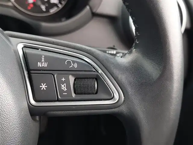 アウディ Ａ１ SB 1．0TFSI 東京都 2015(平27)年 2.2万km キャンディホワイト 純正ＨＤＤナビ/フルセグＴＶ/障害物センサー/ＨＩＤライト/ＥＴＣ/純正アルミホイール/横滑り防止装置