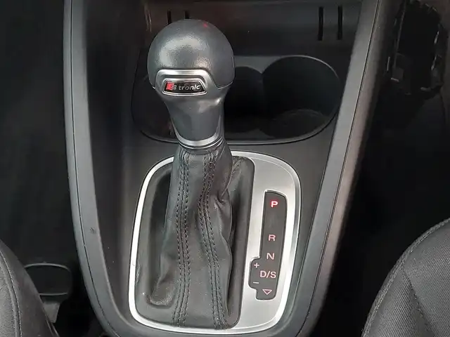 アウディ Ａ１ SB 1．0TFSI 東京都 2015(平27)年 2.2万km キャンディホワイト 純正ＨＤＤナビ/フルセグＴＶ/障害物センサー/ＨＩＤライト/ＥＴＣ/純正アルミホイール/横滑り防止装置