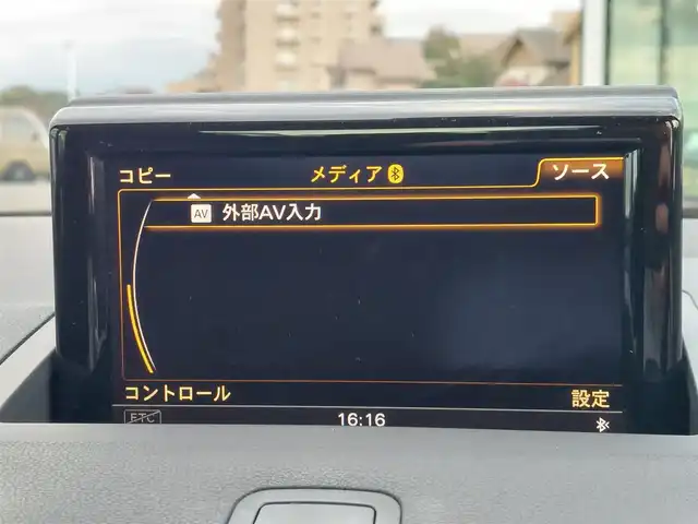 アウディ Ａ１ SB 1．0TFSI 東京都 2015(平27)年 2.2万km キャンディホワイト 純正ＨＤＤナビ/フルセグＴＶ/障害物センサー/ＨＩＤライト/ＥＴＣ/純正アルミホイール/横滑り防止装置