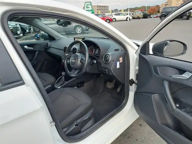 アウディ Ａ１ SB 1．0TFSI 東京都 2015(平27)年 2.2万km キャンディホワイト 純正ＨＤＤナビ/フルセグＴＶ/障害物センサー/ＨＩＤライト/ＥＴＣ/純正アルミホイール/横滑り防止装置