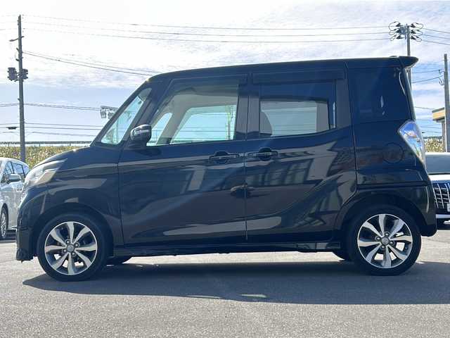 日産 デイズ ルークス ハイウェイスターX Gパッケージ 青森県 2014(平26)年 8.4万km ブラック ・4WD/・純正メーカーOPナビ/・フルセグTV/CD/DVD/BT/・アラウンドビューモニター/・両側パワースライドドア/・衝突軽減ブレーキ/・横滑り抑制装置/・オートライト/・オートハイビーム/・後席送風機/・ETC/・純正フロアマット/・フォグランプ/・プッシュスタート/・スマートキー/・純正15AW