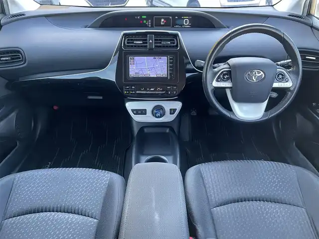 トヨタ プリウス S 佐賀県 2016(平28)年 14.4万km ホワイトパールクリスタルシャイン こちらは現金またはオートローンご利用時の価格です/自社ローンご希望の方は別途その旨お申付け下さい/禁煙車　/衝突軽減ブレーキ　　/ＬＥＤ　/純正ナビ ワンセグＴＶ　　/ＢＴオーディオ ＣＤ　/バックカメラ　/ビルトインＥＴＣ