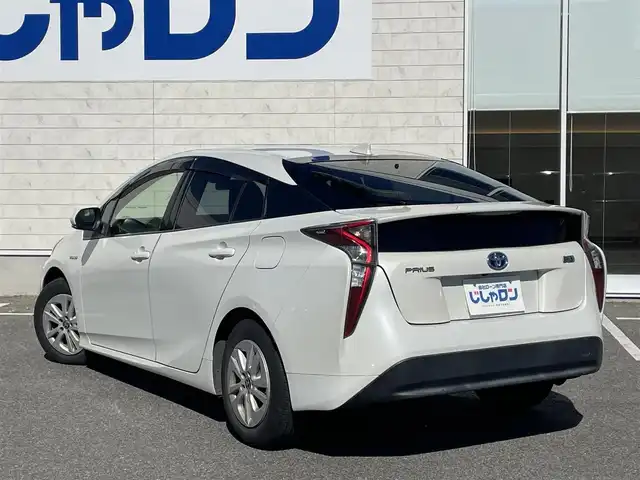 トヨタ プリウス S 佐賀県 2016(平28)年 14.4万km ホワイトパールクリスタルシャイン こちらは現金またはオートローンご利用時の価格です/自社ローンご希望の方は別途その旨お申付け下さい/禁煙車　/衝突軽減ブレーキ　　/ＬＥＤ　/純正ナビ ワンセグＴＶ　　/ＢＴオーディオ ＣＤ　/バックカメラ　/ビルトインＥＴＣ