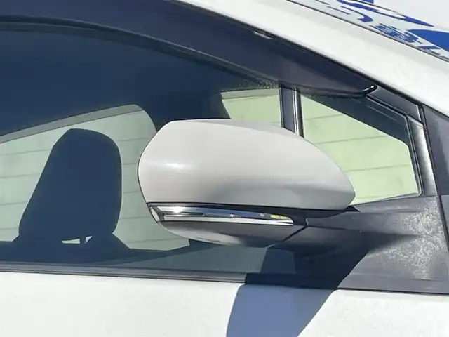 トヨタ プリウス S 佐賀県 2016(平28)年 14.4万km ホワイトパールクリスタルシャイン こちらは現金またはオートローンご利用時の価格です/自社ローンご希望の方は別途その旨お申付け下さい/禁煙車　/衝突軽減ブレーキ　　/ＬＥＤ　/純正ナビ ワンセグＴＶ　　/ＢＴオーディオ ＣＤ　/バックカメラ　/ビルトインＥＴＣ