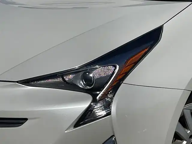 トヨタ プリウス S 佐賀県 2016(平28)年 14.4万km ホワイトパールクリスタルシャイン こちらは現金またはオートローンご利用時の価格です/自社ローンご希望の方は別途その旨お申付け下さい/禁煙車　/衝突軽減ブレーキ　　/ＬＥＤ　/純正ナビ ワンセグＴＶ　　/ＢＴオーディオ ＣＤ　/バックカメラ　/ビルトインＥＴＣ