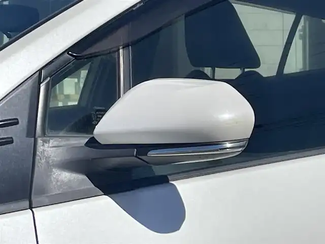 トヨタ プリウス S 佐賀県 2016(平28)年 14.4万km ホワイトパールクリスタルシャイン こちらは現金またはオートローンご利用時の価格です/自社ローンご希望の方は別途その旨お申付け下さい/禁煙車　/衝突軽減ブレーキ　　/ＬＥＤ　/純正ナビ ワンセグＴＶ　　/ＢＴオーディオ ＣＤ　/バックカメラ　/ビルトインＥＴＣ